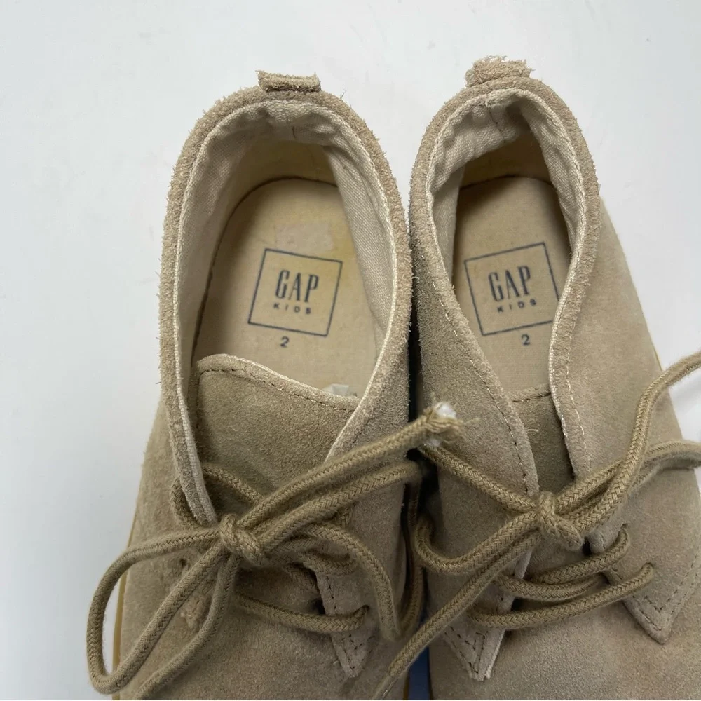 GAP Kids Suede Leather Chukka Boots Cream Caramel Lace Up Khaki Youth Boy Size 2